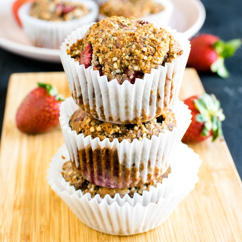 Strawberry Jam Vegan Protein Muffins are protein rich and guilt-free sweet treats that serves for a healthy breakfast too. These super nutritious muffins serve amazingly well as pre-workout snacks too { oil free + paleo + GF ] kiipfit.com